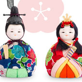 青と赤のコントラストと梅模様が鮮やかな雛人形
